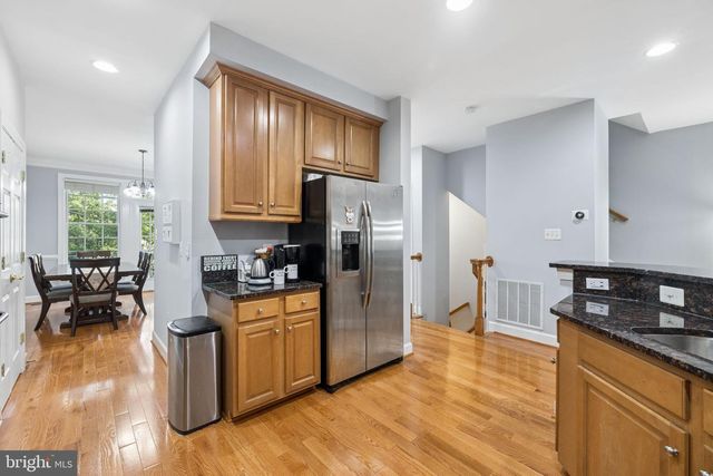 116 HERNDON MILL CIR, Herndon, VA 20170