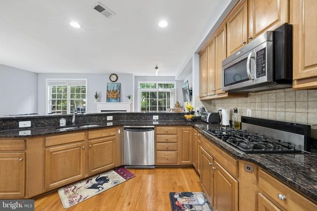 116 HERNDON MILL CIR, Herndon, VA 20170