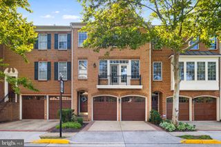 116 HERNDON MILL CIR, Herndon, VA 20170