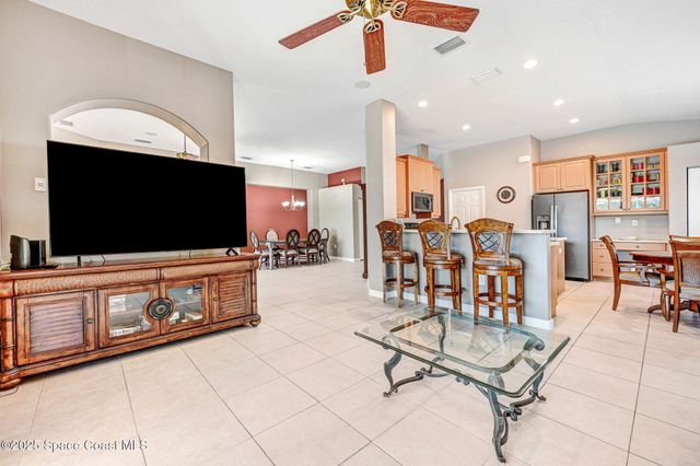 348 Gardendale Circle SE, Palm Bay, FL 32909