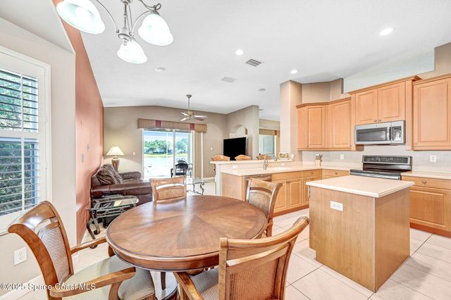 348 Gardendale Circle SE, Palm Bay, FL 32909