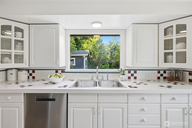 10209 64th Avenue S, Seattle, WA 98178