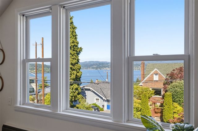 10209 64th Avenue S, Seattle, WA 98178