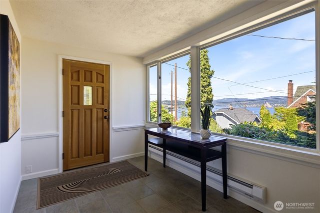 10209 64th Avenue S, Seattle, WA 98178