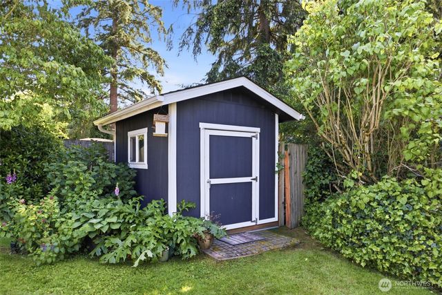 10209 64th Avenue S, Seattle, WA 98178