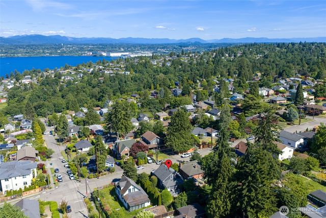 10209 64th Avenue S, Seattle, WA 98178