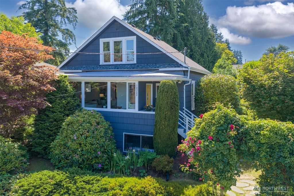 10209 64th Avenue S, Seattle, WA 98178