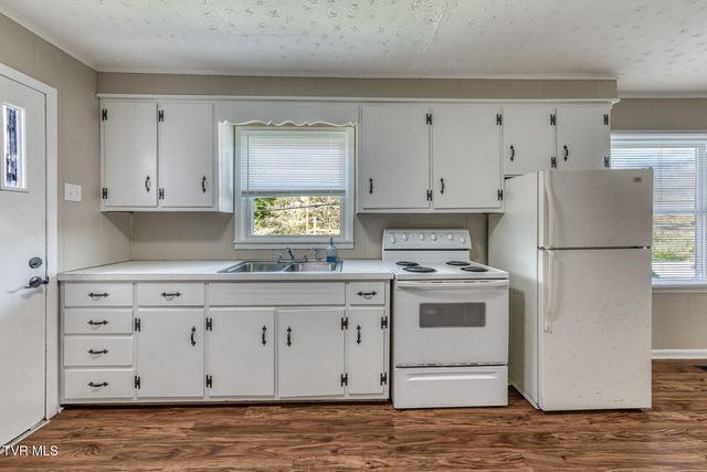 5270 Fort Henry Drive, Kingsport, TN 37663