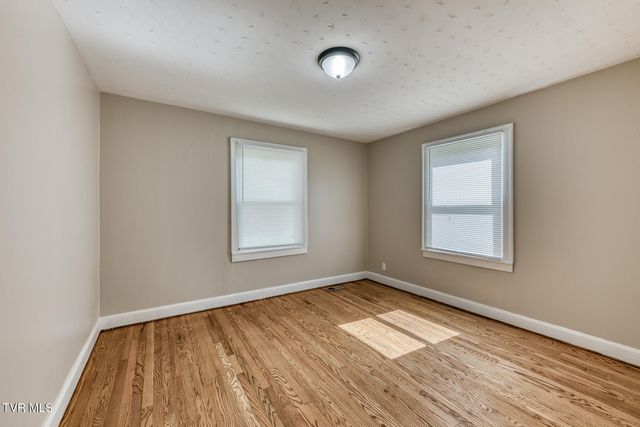 5270 Fort Henry Drive, Kingsport, TN 37663