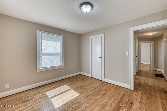 5270 Fort Henry Drive, Kingsport, TN 37663