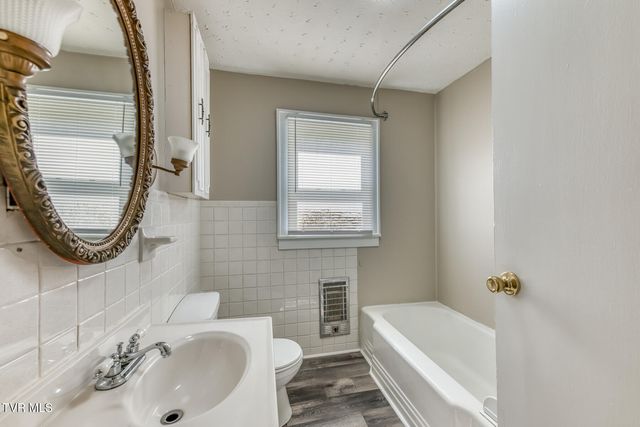 5270 Fort Henry Drive, Kingsport, TN 37663