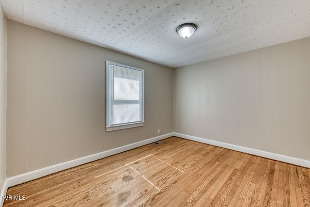 5270 Fort Henry Drive, Kingsport, TN 37663