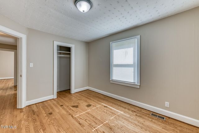 5270 Fort Henry Drive, Kingsport, TN 37663