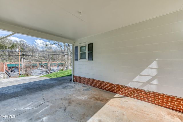 5270 Fort Henry Drive, Kingsport, TN 37663