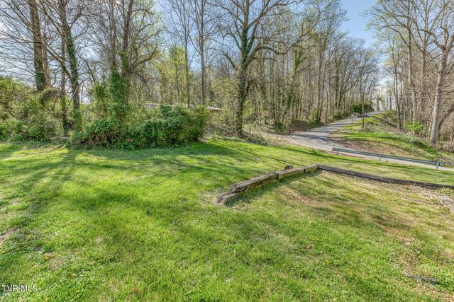 5270 Fort Henry Drive, Kingsport, TN 37663