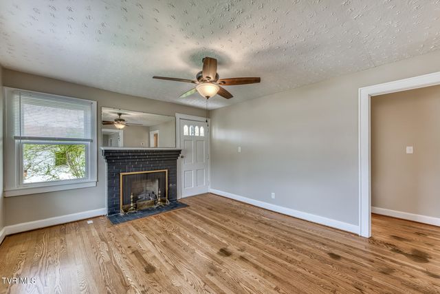 5270 Fort Henry Drive, Kingsport, TN 37663