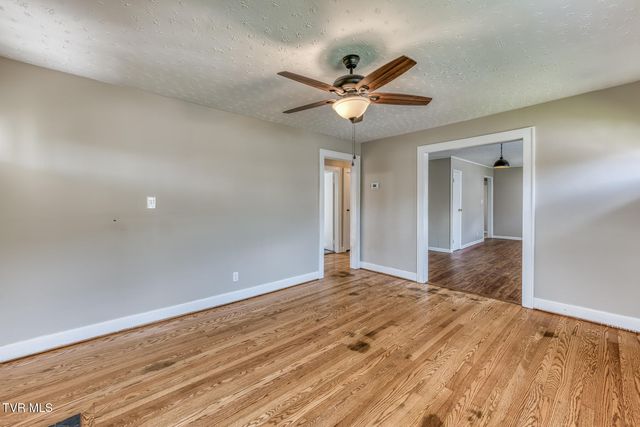 5270 Fort Henry Drive, Kingsport, TN 37663