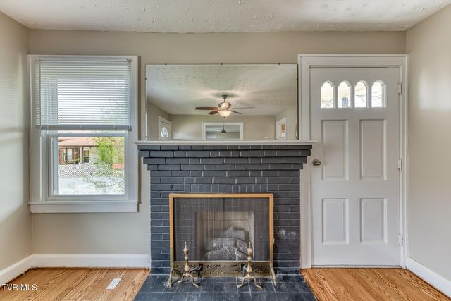 5270 Fort Henry Drive, Kingsport, TN 37663