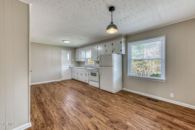 5270 Fort Henry Drive, Kingsport, TN 37663