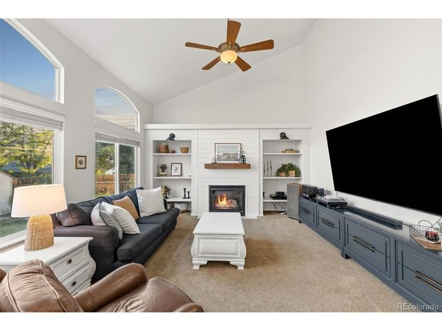 2206 Settlers Dr, Pueblo, CO 81008