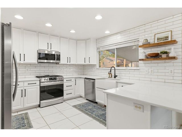 2206 Settlers Dr, Pueblo, CO 81008