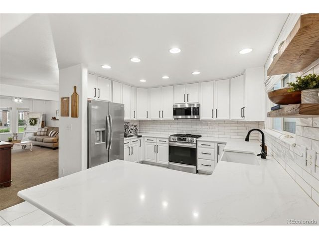 2206 Settlers Dr, Pueblo, CO 81008