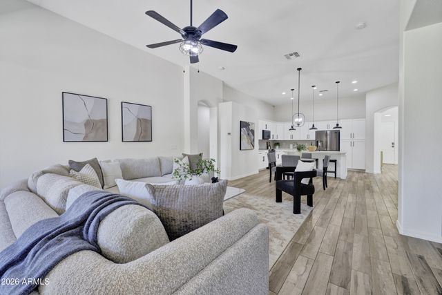 7218 N 84TH Drive, Glendale, AZ 85305