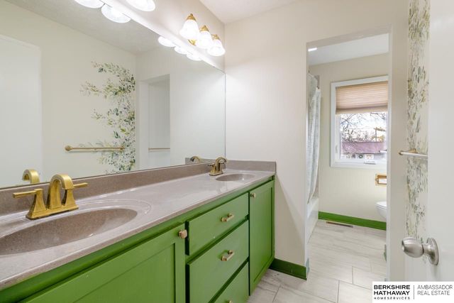 1216 Starview Lane, Lincoln, NE 68512