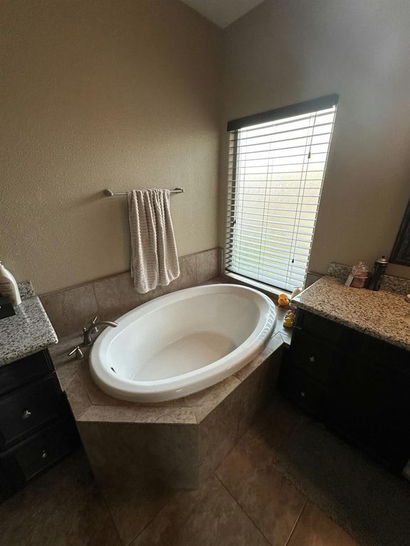 Image 11 of property listing at 669 Ficklin Drive, Madera, CA 93637
