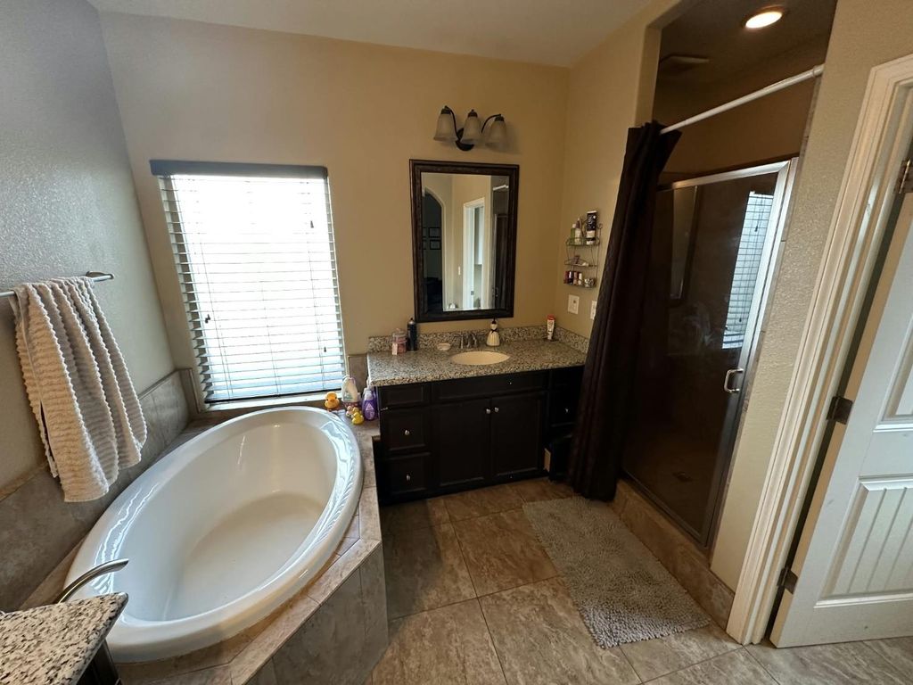 Image 12 of property listing at 669 Ficklin Drive, Madera, CA 93637