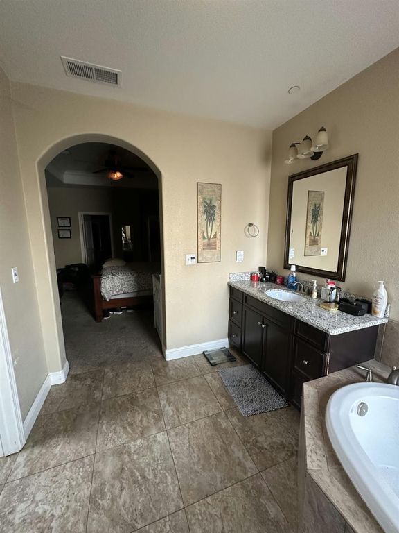 Image 13 of property listing at 669 Ficklin Drive, Madera, CA 93637