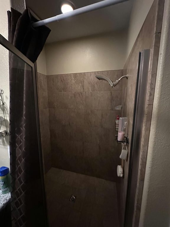 Image 14 of property listing at 669 Ficklin Drive, Madera, CA 93637
