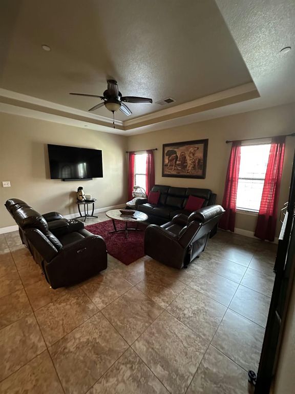 Image 2 of property listing at 669 Ficklin Drive, Madera, CA 93637