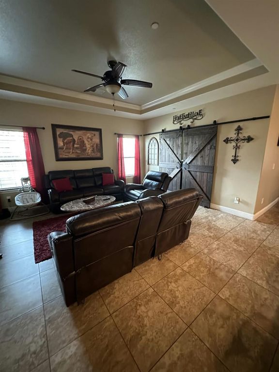 Image 3 of property listing at 669 Ficklin Drive, Madera, CA 93637