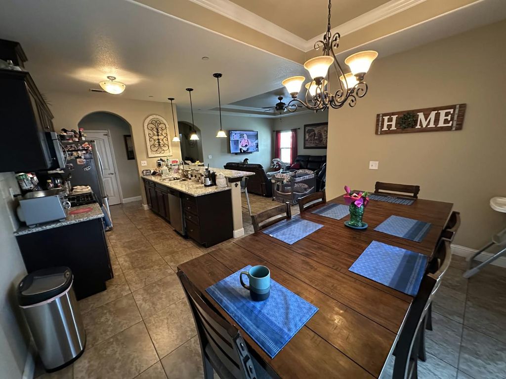 Image 6 of property listing at 669 Ficklin Drive, Madera, CA 93637