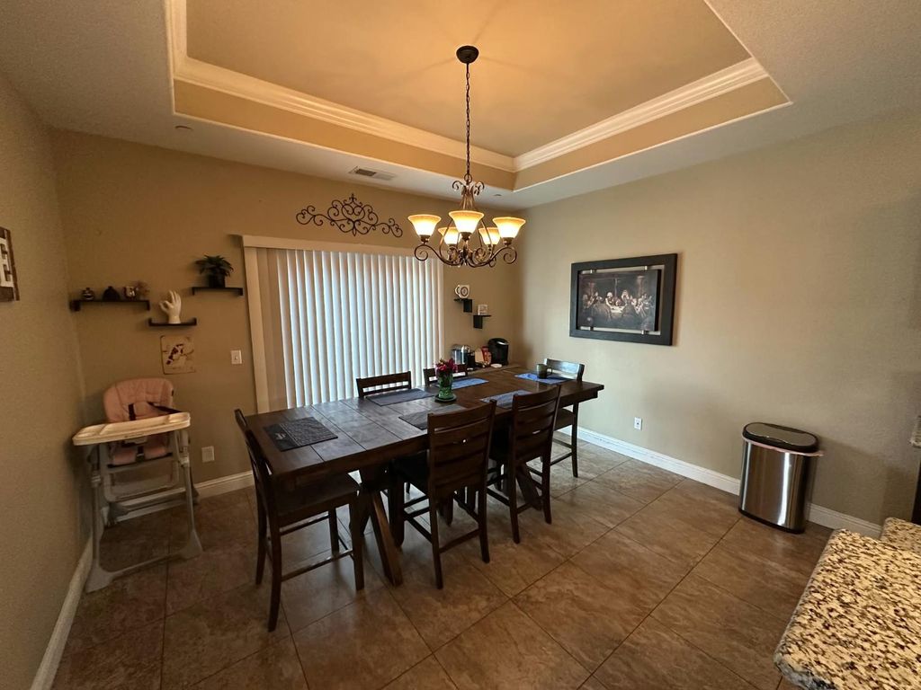 Image 7 of property listing at 669 Ficklin Drive, Madera, CA 93637