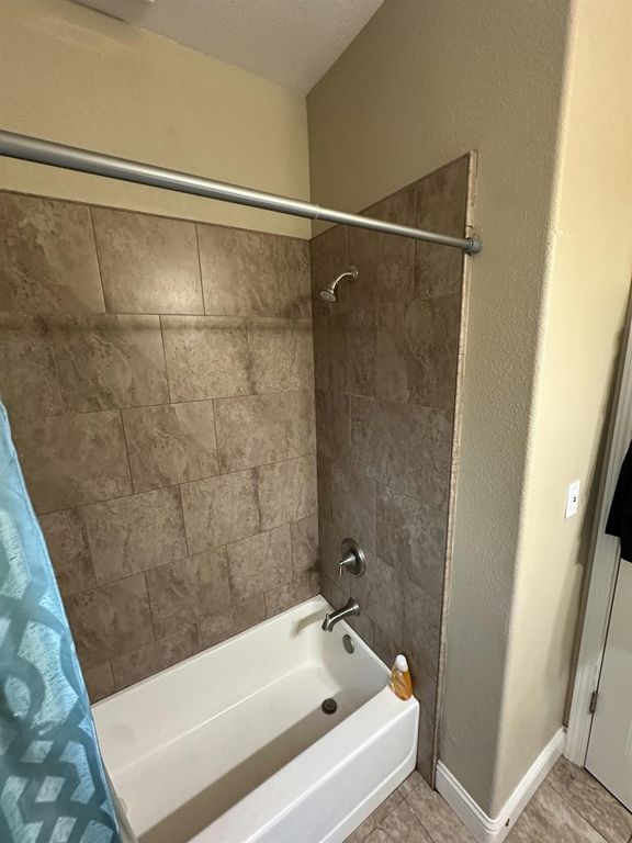 Image 9 of property listing at 669 Ficklin Drive, Madera, CA 93637