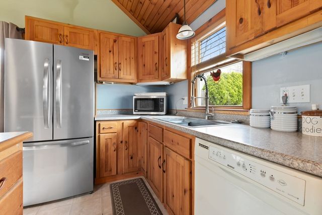 6 Cardinal Rd, Danvers, MA 01923