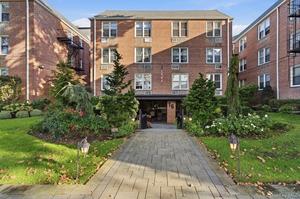 16 Main Street 2Y, East Rockaway, NY 11518 — exterior