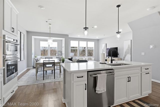 838 Addison Circle, Commerce Charter Township, MI 48390
