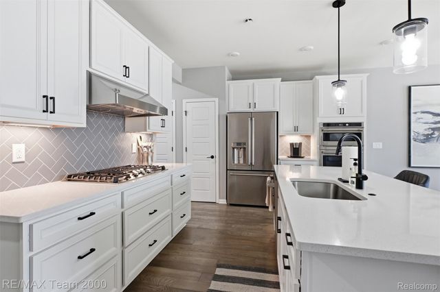 838 Addison Circle, Commerce Charter Township, MI 48390