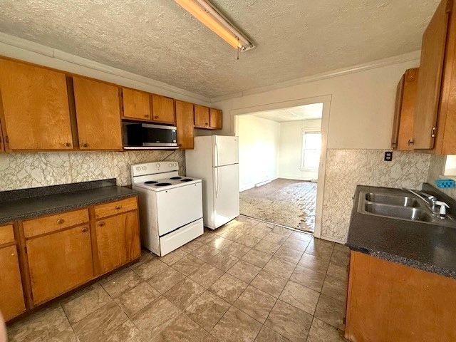 113 American Avenue, City Of But Nw, PA 16001