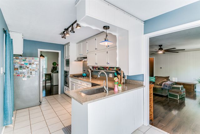 1000 Sherwood Drive, Bedford, TX 76022