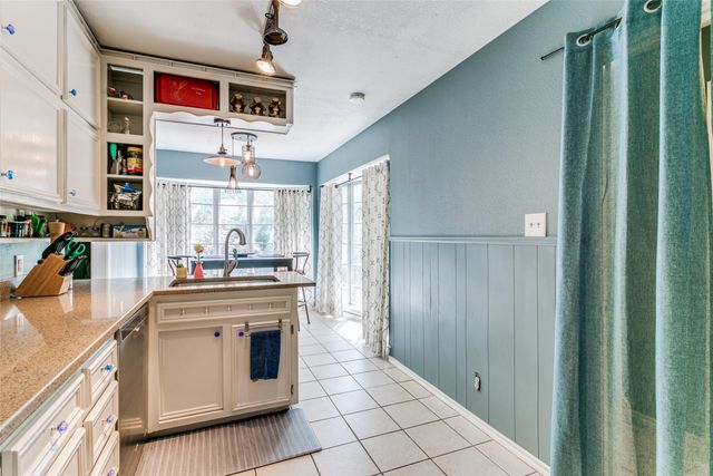 1000 Sherwood Drive, Bedford, TX 76022