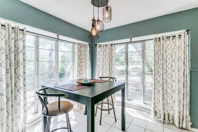 1000 Sherwood Drive, Bedford, TX 76022