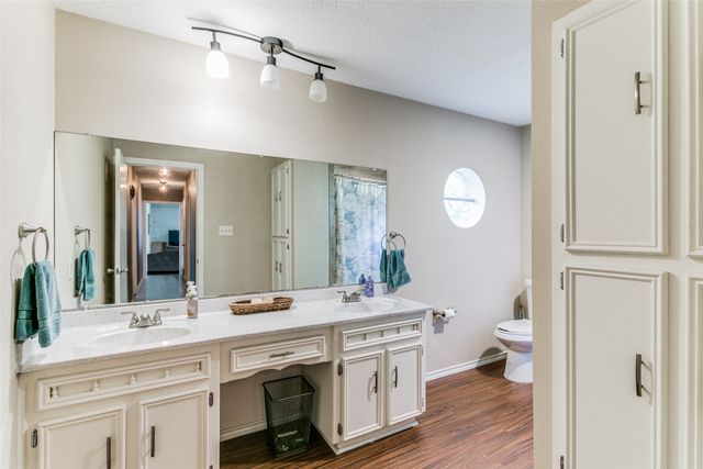 1000 Sherwood Drive, Bedford, TX 76022