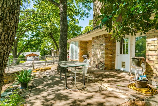 1000 Sherwood Drive, Bedford, TX 76022