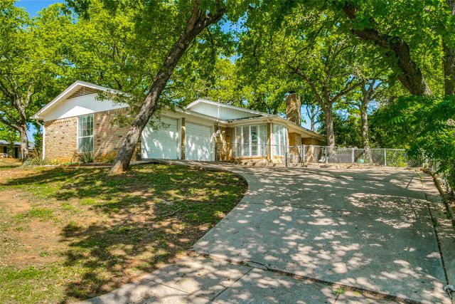 1000 Sherwood Drive, Bedford, TX 76022