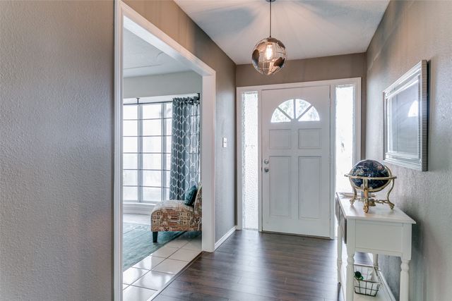 1000 Sherwood Drive, Bedford, TX 76022