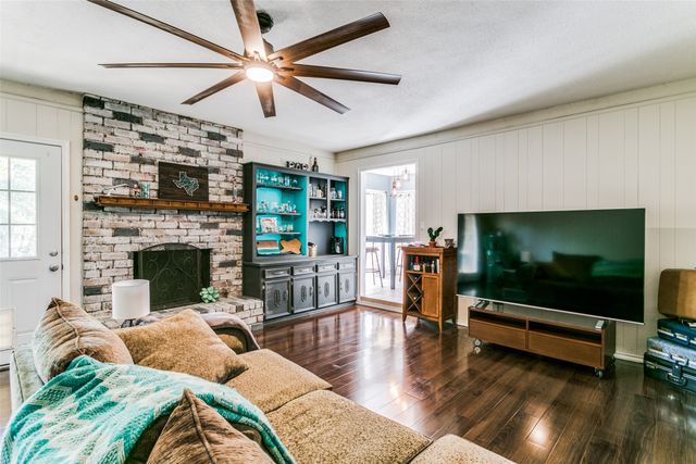 1000 Sherwood Drive, Bedford, TX 76022